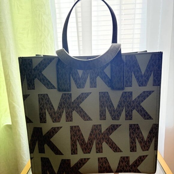 Michael Kors Kenly Signature Army Green Large Tote - Picture 2 of 3